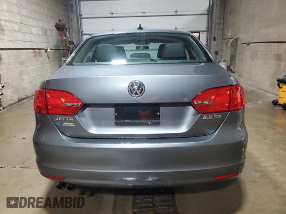 2013 Volkswagen Jetta SE z VIN 3VWDX7AJ7DM450368, wystawiony jako Copart lot #87016754 z przebiegiem 126 156 mil mil oraz Czysty tytuł • Clean title. Historia ofert i sprzedaży dostępna na DreamBid. Obrazek 6.