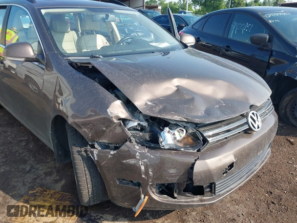 2013 Volkswagen Jetta TDI w/Sunroof & Nav with VIN 3VWPL7AJ5DM611552, listed as a IAAI auction lot 42446922 with 111,339 mi miles and . Bid and sale history available at DreamBid. Image 6.