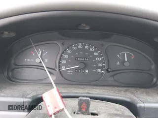 1997 Ford Escort LX z VIN 1FALP13P2VW120285, wystawiony jako IAAI lot #42062142 z przebiegiem 199 076 mil mil oraz . Historia ofert i sprzedaży dostępna na DreamBid. Obrazek 7.