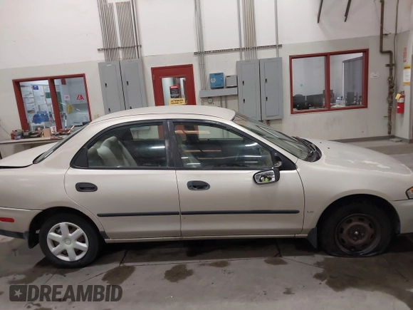 1998 Mazda Protege DX z VIN JM1BC1419W0171802, wystawiony jako IAAI lot #42202861 z przebiegiem 252 304 mil mil oraz . Historia ofert i sprzedaży dostępna na DreamBid. Obrazek 13.