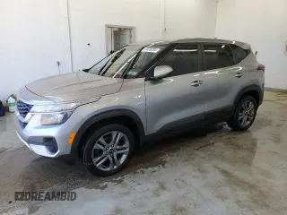 2021 Kia Seltos LX z VIN KNDEPCAA5M7131223, wystawiony jako Copart lot #74476704 z przebiegiem 48 983 mil mil oraz Szkoda całkowita • Salvage title. Historia ofert i sprzedaży dostępna na DreamBid. Obrazek 1.