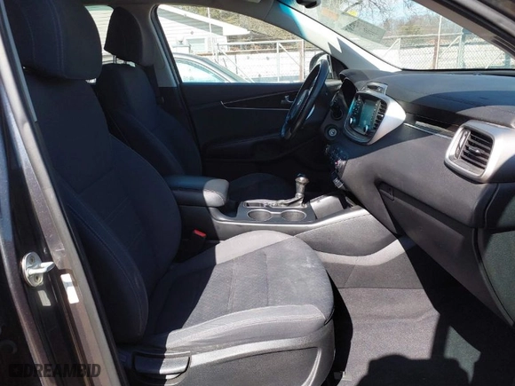 2017 Kia Sorento LX with VIN 5XYPGDA32HG258178, listed as a IAAI auction lot 41805367 with 103,895 mi miles. Bid and sale history available at carsss.com. Image 5.