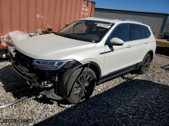 2023 Volkswagen Tiguan SE with VIN 3VVNB7AX8PM085800, listed as a Copart auction lot 46514665 with 26,481 mi miles and Salvage Title. Bid and sale history available at carsss.com. Image 1.