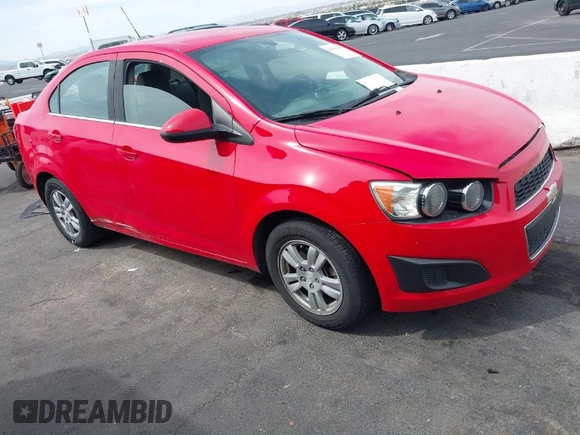 2015 Chevrolet Sonic LT z VIN 1G1JC5SH1F4139849, wystawiony jako IAAI lot #41993984 z przebiegiem 147 240 mil mil oraz . Historia ofert i sprzedaży dostępna na DreamBid. Obrazek 1.