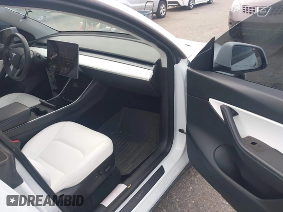 2021 Tesla Model Y Long Range with VIN 5YJYGDEE2MF074246, listed as a IAAI auction lot 40456971 with 94,527 mi miles. Bid and sale history available at carsss.com. Image 5.