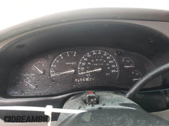 1999 Ford Explorer z VIN 1FMYU22E4XUC00826, wystawiony jako Copart lot #37296674 z przebiegiem 228 735 mil mil oraz Szkoda całkowita • Salvage title. Historia ofert i sprzedaży dostępna na DreamBid. Obrazek 9.