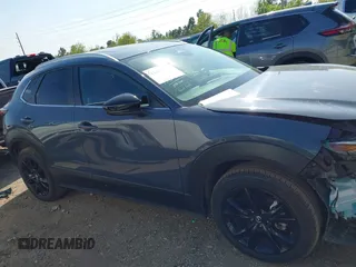 2024 Mazda CX-30 S Carbon Edition z VIN 3MVDMBCM6RM682780, wystawiony jako IAAI lot #41882767 z przebiegiem 19 047 mil mil oraz . Historia ofert i sprzedaży dostępna na DreamBid. Obrazek 14.