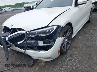 2020 BMW 3 Series 330i xDrive z VIN 3MW5R7J00L8B06071, wystawiony jako IAAI lot #42197554 z przebiegiem 96 677 mil mil oraz . Historia ofert i sprzedaży dostępna na DreamBid. Obrazek 6.