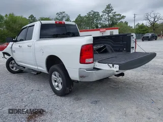 2018 Ram 1500 SLT z VIN 1C6RR6GG7JS303941, wystawiony jako IAAI lot #41942236 z przebiegiem 142 098 mil mil oraz . Historia ofert i sprzedaży dostępna na DreamBid. Obrazek 3.