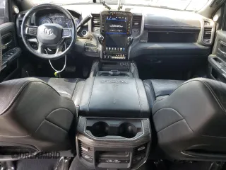 2020 Ram 2500 Limited z VIN 3C6UR5SL7LG133311, wystawiony jako Copart lot #56162385 z przebiegiem 170 683 mil mil oraz Nie do naprawy • Non repairable. Historia ofert i sprzedaży dostępna na DreamBid. Obrazek 8.