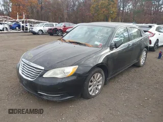 2011 Chrysler 200 Touring z VIN 1C3BC1FB8BN543007, wystawiony jako IAAI lot #40786481 z przebiegiem 187 043 mil mil oraz . Historia ofert i sprzedaży dostępna na DreamBid. Obrazek 2.