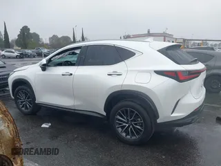 2024 Lexus NX 350h Premium z VIN JTJGKCEZ4R5013106, wystawiony jako IAAI lot #41499547 z przebiegiem 13 651 mil mil oraz . Historia ofert i sprzedaży dostępna na DreamBid. Obrazek 14.
