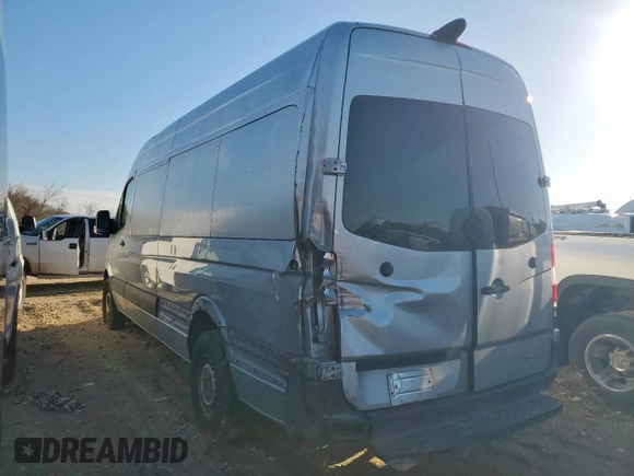 2014 Mercedes-Benz Sprinter with VIN WDZPE8DC1E5894765, listed as a Copart auction lot 44418195 with 138,738 mi miles and Salvage Title. Bid and sale history available at DreamBid. Image 2.