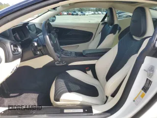 2019 Aston Martin DB11 V8 z VIN SCFRMFAW0KGL05298, wystawiony jako Copart lot #41977185 z przebiegiem 21 000 mil mil oraz Nie do naprawy. Historia ofert i sprzedaży dostępna na DreamBid. Obrazek 7.