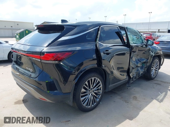 2024 Lexus RX 450h+ Luxury z VIN JTJCJMGA2R2011919, wystawiony jako IAAI lot #42341635 z przebiegiem 28 688 mil mil oraz . Historia ofert i sprzedaży dostępna na DreamBid. Obrazek 4.