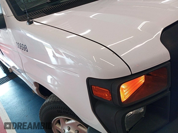 2013 Ford Econoline Cargo Commercial z VIN 1FTNE2EL2DDB26364, wystawiony jako IAAI lot #42854334 z przebiegiem 98 848 mil mil oraz . Historia ofert i sprzedaży dostępna na DreamBid. Obrazek 19.