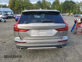 2021 Volvo V60 z VIN YV4102WK0M1076923, wystawiony jako Copart lot #71683813 z przebiegiem 32 399 mil mil oraz . Historia ofert i sprzedaży dostępna na DreamBid. Obrazek 6.