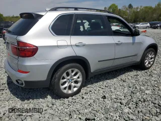 2013 BMW X5 xDrive35i z VIN 5UXZV4C53D0E03842, wystawiony jako Copart lot #52926155 z przebiegiem 178 275 mil mil oraz Szkoda całkowita • Salvage title. Historia ofert i sprzedaży dostępna na DreamBid. Obrazek 3.