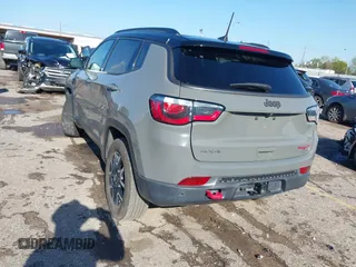 2019 Jeep Compass Trailhawk with VIN 3C4NJDDB2KT716281, listed as a IAAI auction lot 41840458 with 89,246 mi miles and . Bid and sale history available at DreamBid. Image 3.