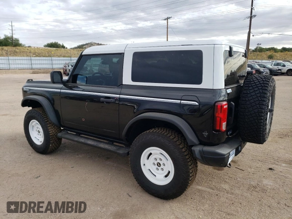 2024 Ford Bronco Heritage Edition z VIN 1FMDE4CH2RLA74426, wystawiony jako Copart lot #76751144 z przebiegiem 629 mil mil oraz Szkoda całkowita • Salvage title. Historia ofert i sprzedaży dostępna na DreamBid. Obrazek 2.