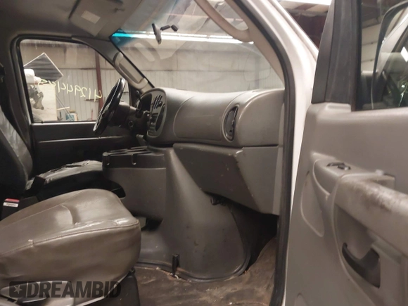 2007 Ford Econoline Cargo Commercial with VIN 1FTNE14W47DA86573, listed as a IAAI auction lot 41294485 with 197,325 mi miles and . Bid and sale history available at DreamBid. Image 5.