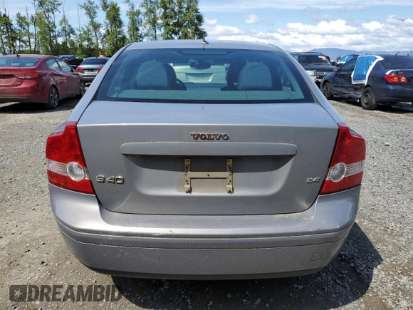2004 Volvo S40 z VIN YV1MS382742006255, wystawiony jako Copart lot #57217135 z przebiegiem 66 740 mil mil oraz Szkoda całkowita • Salvage title. Historia ofert i sprzedaży dostępna na DreamBid. Obrazek 6.