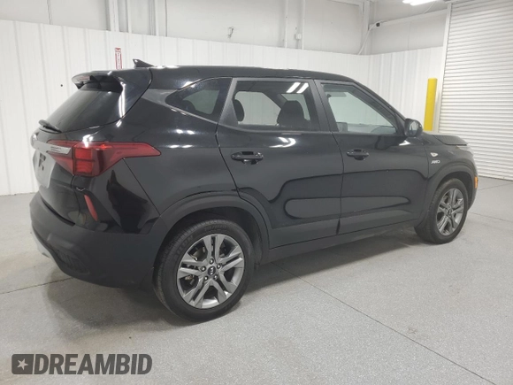 2021 Kia Seltos LX with VIN KNDEPCAA8M7230201, listed as a Copart auction lot 65200625 with 152,581 mi miles and Clean title. Bid and sale history available at DreamBid. Image 3.