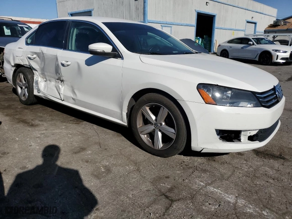 2014 Volkswagen Passat SE with VIN 1VWBP7A32EC014345, listed as a Copart auction lot 43405135 with 121,253 mi miles and Salvage Title. Bid and sale history available at carsss.com. Image 4.