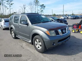 2005 Nissan Pathfinder SE z VIN 5N1AR18W85C738235, wystawiony jako IAAI lot #41463533 z przebiegiem 265 555 mil mil oraz . Historia ofert i sprzedaży dostępna na DreamBid. Obrazek 1.