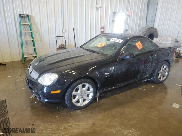 2000 Mercedes-Benz SLK-Class Kompressor with VIN WDBKK47F2YF154303, listed as a Copart auction lot 45880395 with 0 mi miles and Non Repairable. Bid and sale history available at carsss.com. Image 1.