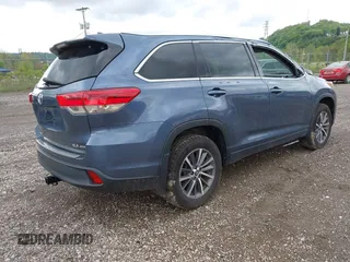 2017 Toyota Highlander XLE with VIN 5TDJZRFH8HS391841, listed as a IAAI auction lot 42170249 with 93,362 mi miles and . Bid and sale history available at DreamBid. Image 4.