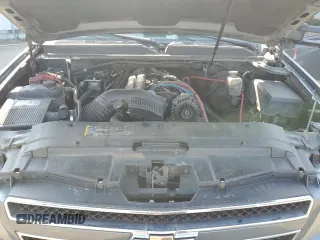 2010 Chevrolet Suburban LS z VIN 1GNUKHE32AR212268, wystawiony jako Copart lot #57613895 z przebiegiem 294 117 mil mil oraz Szkoda całkowita • Salvage title. Historia ofert i sprzedaży dostępna na DreamBid. Obrazek 12.