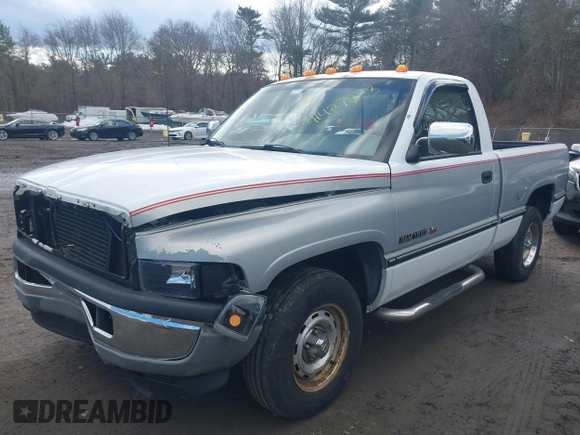 1996 Dodge 1500 z VIN 1B7HC16Y3TJ181980, wystawiony jako IAAI lot #41427233 z przebiegiem 126 424 mil mil oraz . Historia ofert i sprzedaży dostępna na DreamBid. Obrazek 2.