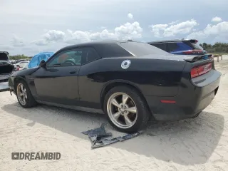 2012 Dodge Challenger R/T Classic z VIN 2C3CDYBT8CH254809, wystawiony jako Copart lot #52767135 z przebiegiem 122 448 mil mil oraz Szkoda całkowita • Salvage title. Historia ofert i sprzedaży dostępna na DreamBid. Obrazek 2.