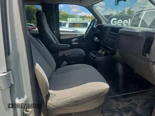 2005 Chevrolet Express Passenger with VIN 1GAHG39U151149680, listed as a IAAI auction lot 42633644 with 165,707 mi miles and . Bid and sale history available at DreamBid. Image 35.