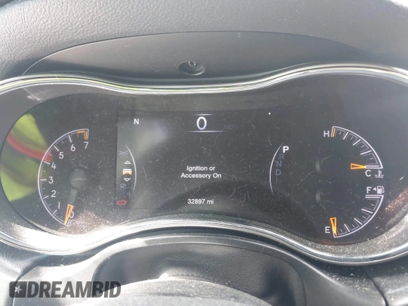 2021 Jeep Grand Cherokee Laredo E z VIN 1C4RJEAG9MC740244, wystawiony jako IAAI lot #42112847 z przebiegiem 32 897 mil mil oraz . Historia ofert i sprzedaży dostępna na DreamBid. Obrazek 15.