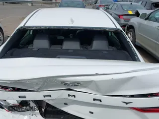 2025 Toyota Camry LE z VIN 4T1DAACK0SU076570, wystawiony jako IAAI lot #42095067 z przebiegiem 9 165 mil mil oraz . Historia ofert i sprzedaży dostępna na DreamBid. Obrazek 17.