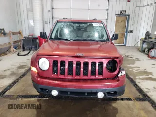 2011 Jeep Patriot Latitude z VIN 1J4NF1GB8BD115274, wystawiony jako Copart lot #56063365 z przebiegiem 154 371 mil mil oraz Szkoda całkowita • Salvage title. Historia ofert i sprzedaży dostępna na DreamBid. Obrazek 5.