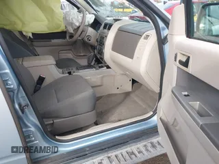 2009 Ford Escape Hybrid with VIN 1FMCU49309KB71172, listed as a IAAI auction lot 40971257 with 118,689 mi miles. Bid and sale history available at carsss.com. Image 5.