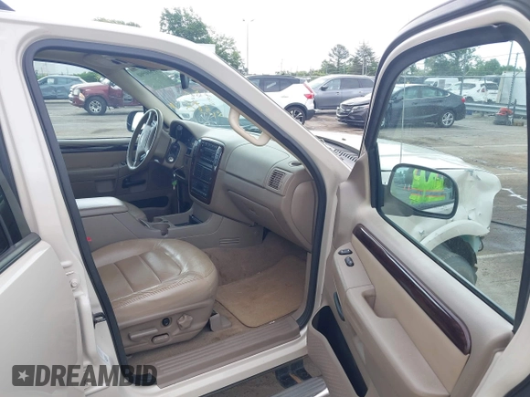 2005 Ford Explorer z VIN 1FMDU75K75ZA57352, wystawiony jako IAAI lot #42134980 z przebiegiem Nie podano mil oraz . Historia ofert i sprzedaży dostępna na DreamBid. Obrazek 5.