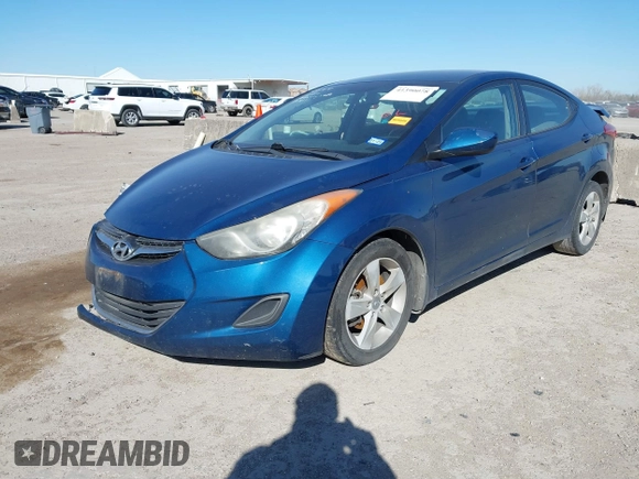 2013 Hyundai Elantra GLS z VIN KMHDH4AE8DU959958, wystawiony jako IAAI lot #41390078 z przebiegiem 123 731 mil mil oraz . Historia ofert i sprzedaży dostępna na DreamBid. Obrazek 2.
