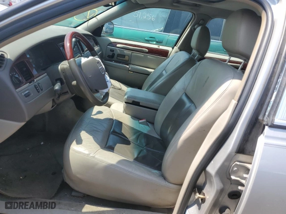 2005 Lincoln Town Car Signature Limited with VIN 1LNHM82W95Y620664, listed as a Copart auction lot 58664424 with 0 mi miles and Salvage Title. Bid and sale history available at carsss.com. Image 7.