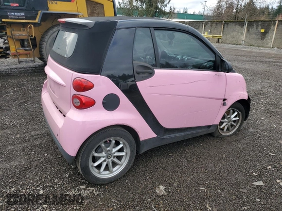 2009 Smart fortwo Passion z VIN WMEEK31X99K260414, wystawiony jako Copart lot #48318765 z przebiegiem 102 467 mil mil oraz Szkoda całkowita • Salvage title. Historia ofert i sprzedaży dostępna na DreamBid. Obrazek 3.