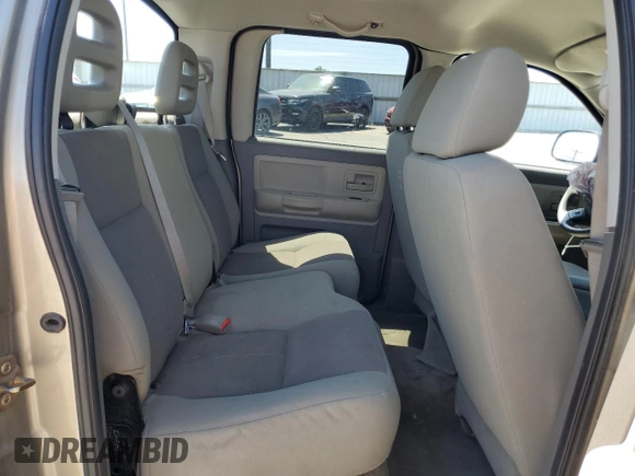 2006 Dodge Dakota SLT z VIN 1D7HW48NX6S709353, wystawiony jako Copart lot #58043225 z przebiegiem 222 008 mil mil oraz Szkoda całkowita • Salvage title. Historia ofert i sprzedaży dostępna na DreamBid. Obrazek 10.
