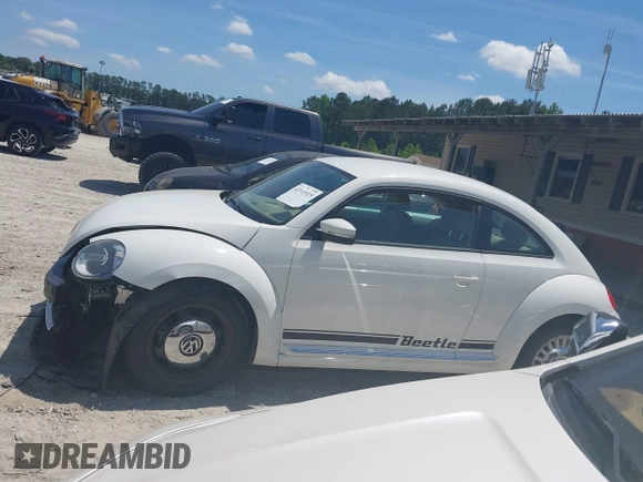 2013 Volkswagen Beetle 2.5L w/Sun с VIN 3VWJP7AT2DM659280, выставлен на аукционе IAAI как лот 42165515 с пробегом Не указан миль и . История ставок и продаж доступна на DreamBid. Изображение 15.