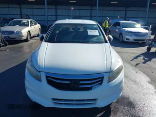 2012 Honda Accord SE z VIN 1HGCP2F63CA017374, wystawiony jako IAAI lot #40875683 z przebiegiem 267 310 mil mil oraz . Historia ofert i sprzedaży dostępna na DreamBid. Obrazek 6.