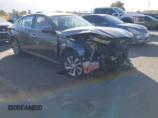 2019 Nissan Altima 2.5 S with VIN 1N4BL4BW4KN327179, listed as a IAAI auction lot 40704684 with 78,009 mi miles. Bid and sale history available at carsss.com. Image 1.