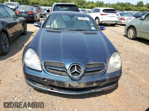 2007 Mercedes-Benz SLK-Class 3.0L with VIN WDBWK54F17F147014, listed as a Copart auction lot 70086814 with 106,197 mi miles and Clean Title. Bid and sale history available at carsss.com. Image 5.