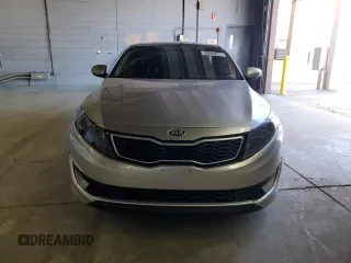 2013 Kia Optima EX z VIN KNAGM4AD3D5057004, wystawiony jako Copart lot #56042015 z przebiegiem 129 626 mil mil oraz Szkoda całkowita • Salvage title. Historia ofert i sprzedaży dostępna na DreamBid. Obrazek 5.