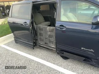 2018 Toyota Sienna LE Auto Access Seat with VIN 5TDKZ3DC2JS910364, listed as a Copart auction lot 85376695 with 137,684 mi miles and Clean title. Bid and sale history available at DreamBid. Image 11.